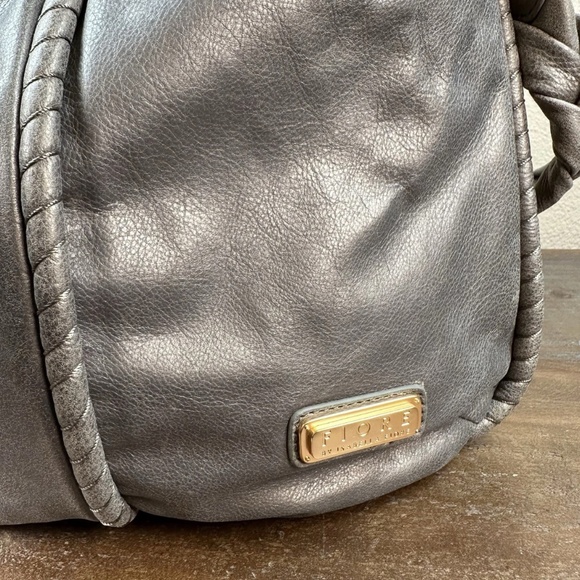 Isabella Fiore Grey LORI Leather Top Lock bag - Picture 12 of 16